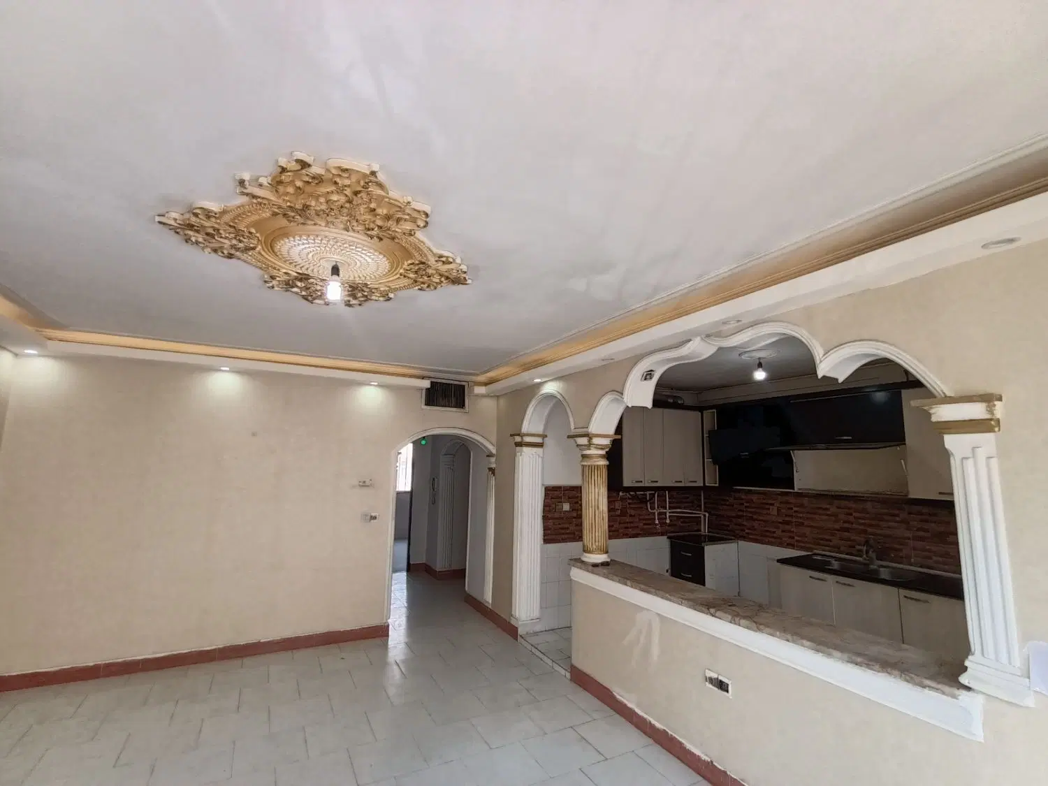 حسابی ۳۸_طبقه اول_۸۰ متری شیک_تخلیه