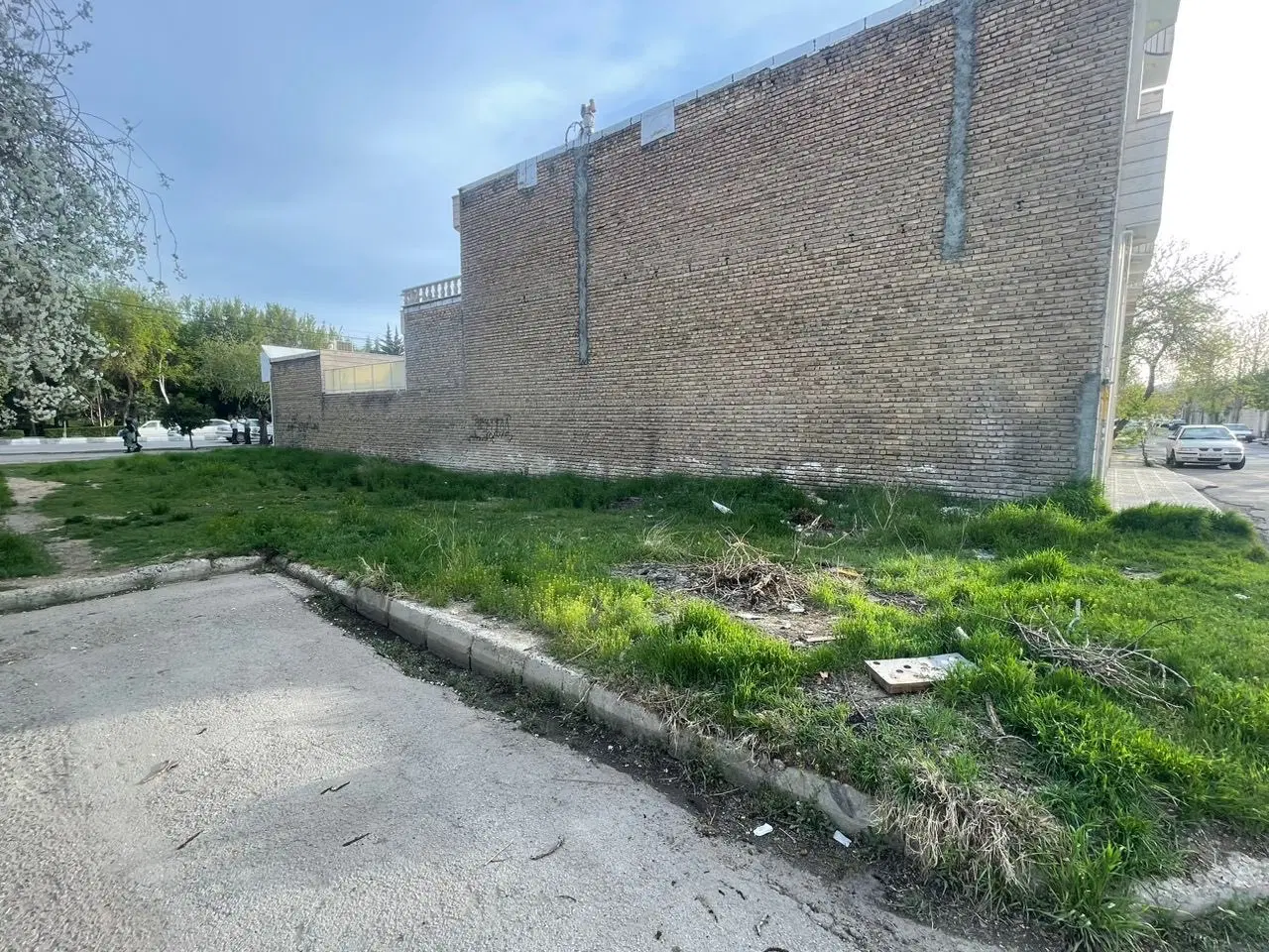زمین بر خیابان ساحلی دو کله