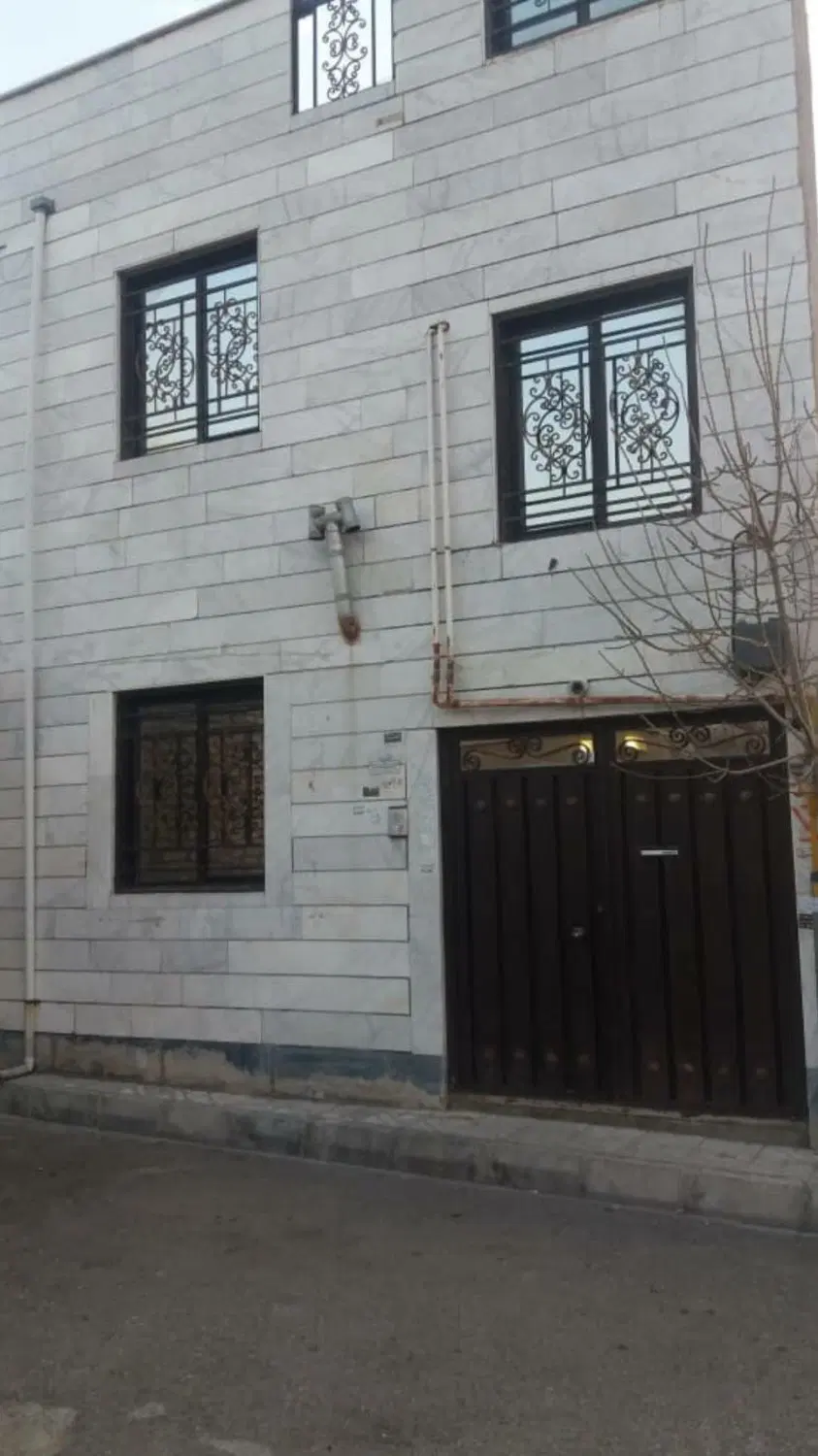 ساختمان دو طبقه،شریف‌آباد
