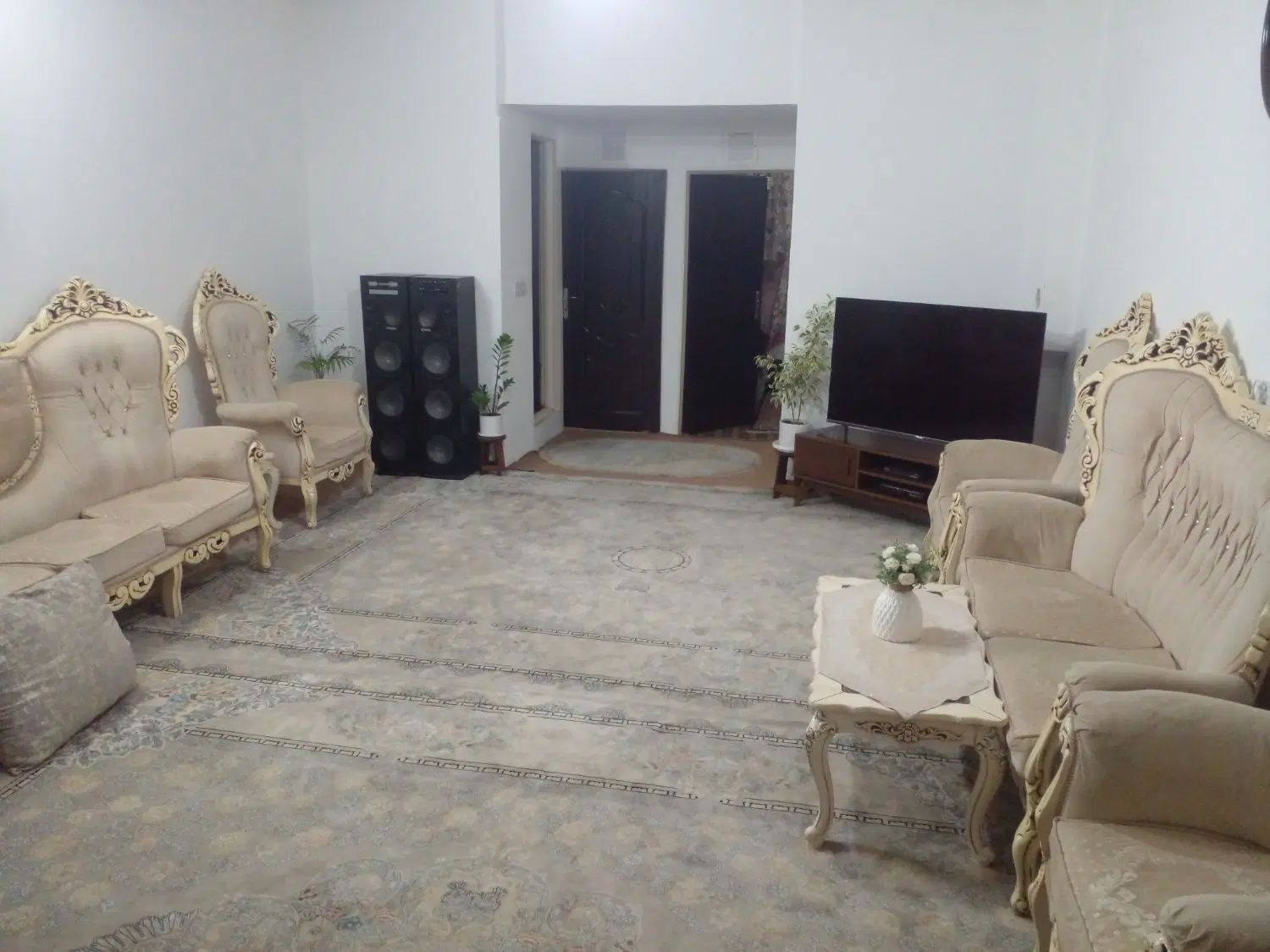 اپارتمان رهن و اجاره ۸۵ متر با تراس .دو خواب .خالی