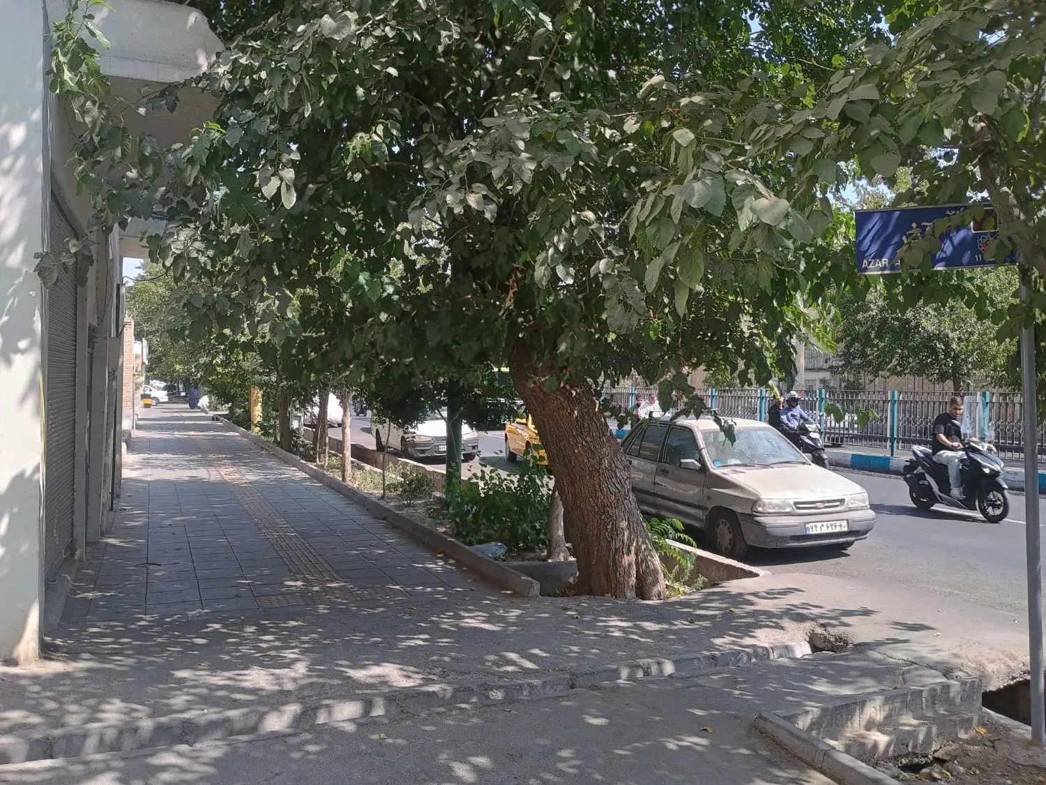 ملک تجاری بر خیابان اصلی
