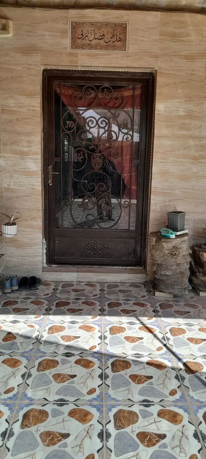 ویلایی ۶۰۰ متری همراه با سوئیت و مغازه