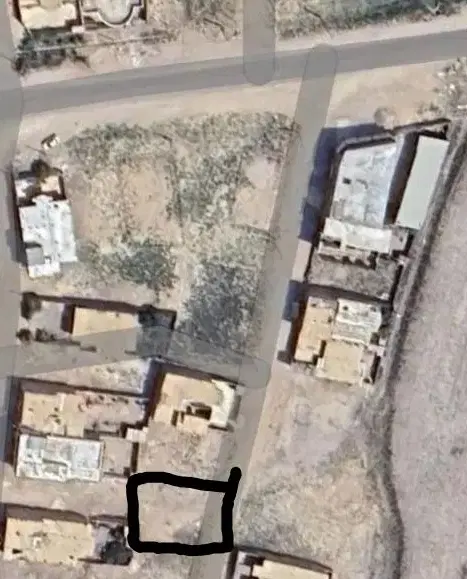 زمین مسکونی جابه درب حیاط