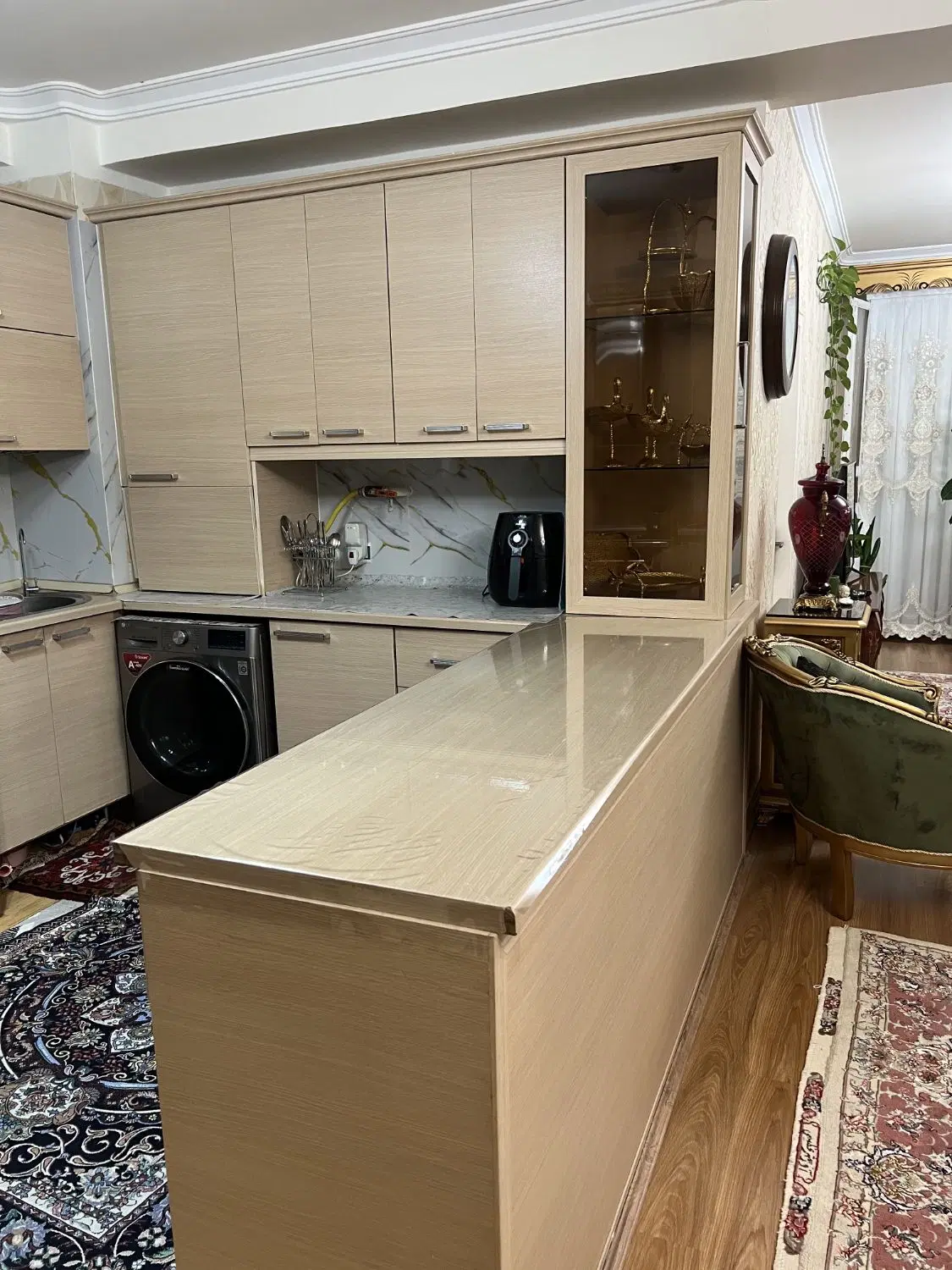 ۹۸ متر باغمیشه دوکله با اسانسور و پارکینگ
