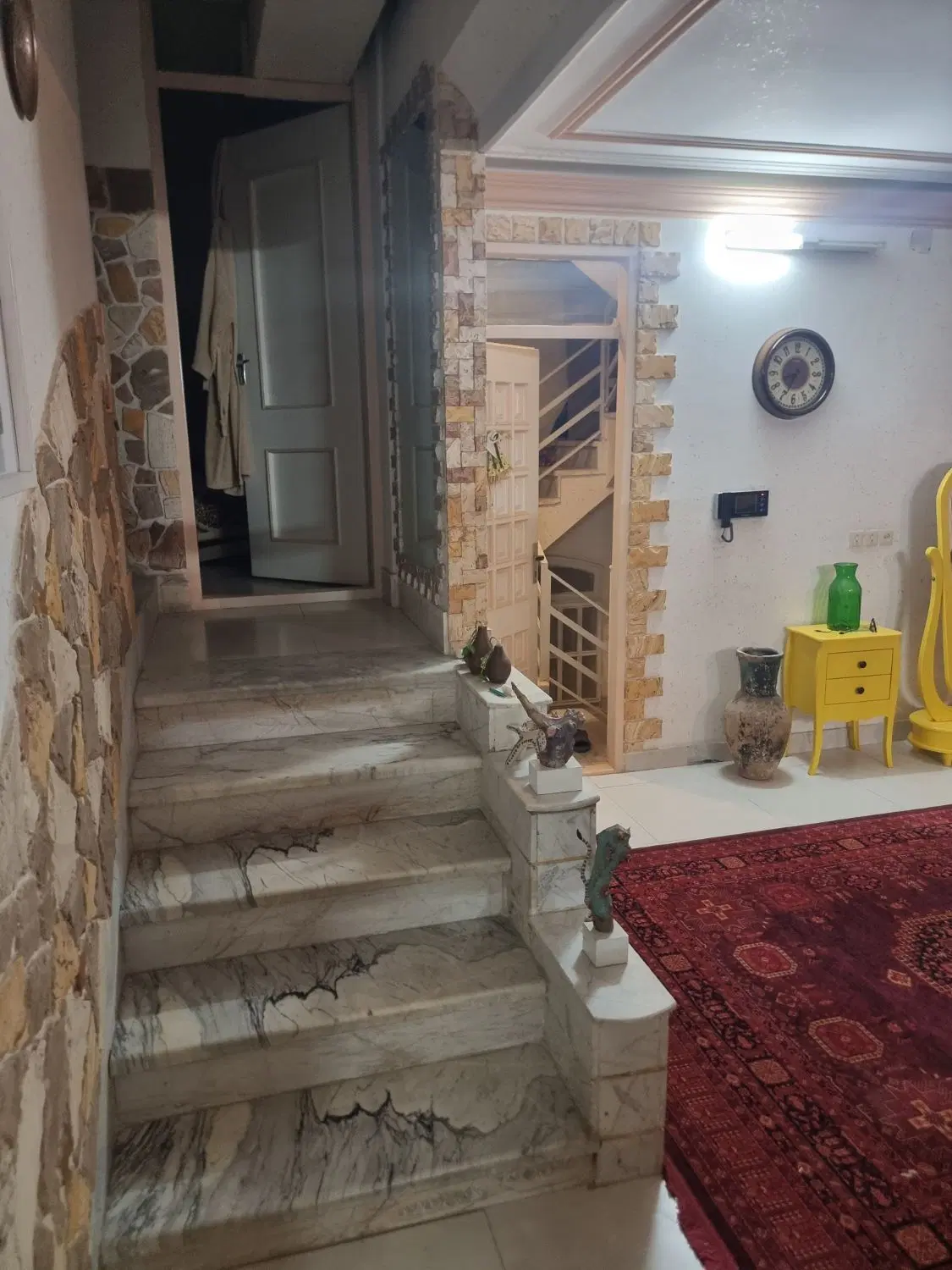 اجاره منزل مسکونی خ شاهد نبش چهارراه خ یاسرکوچه