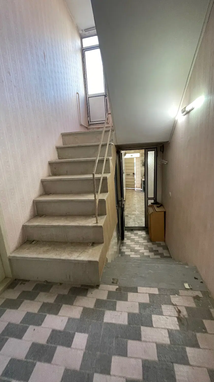 ویلایی کوچه افشارچی زمین 80بنا 130حدود با مغازه