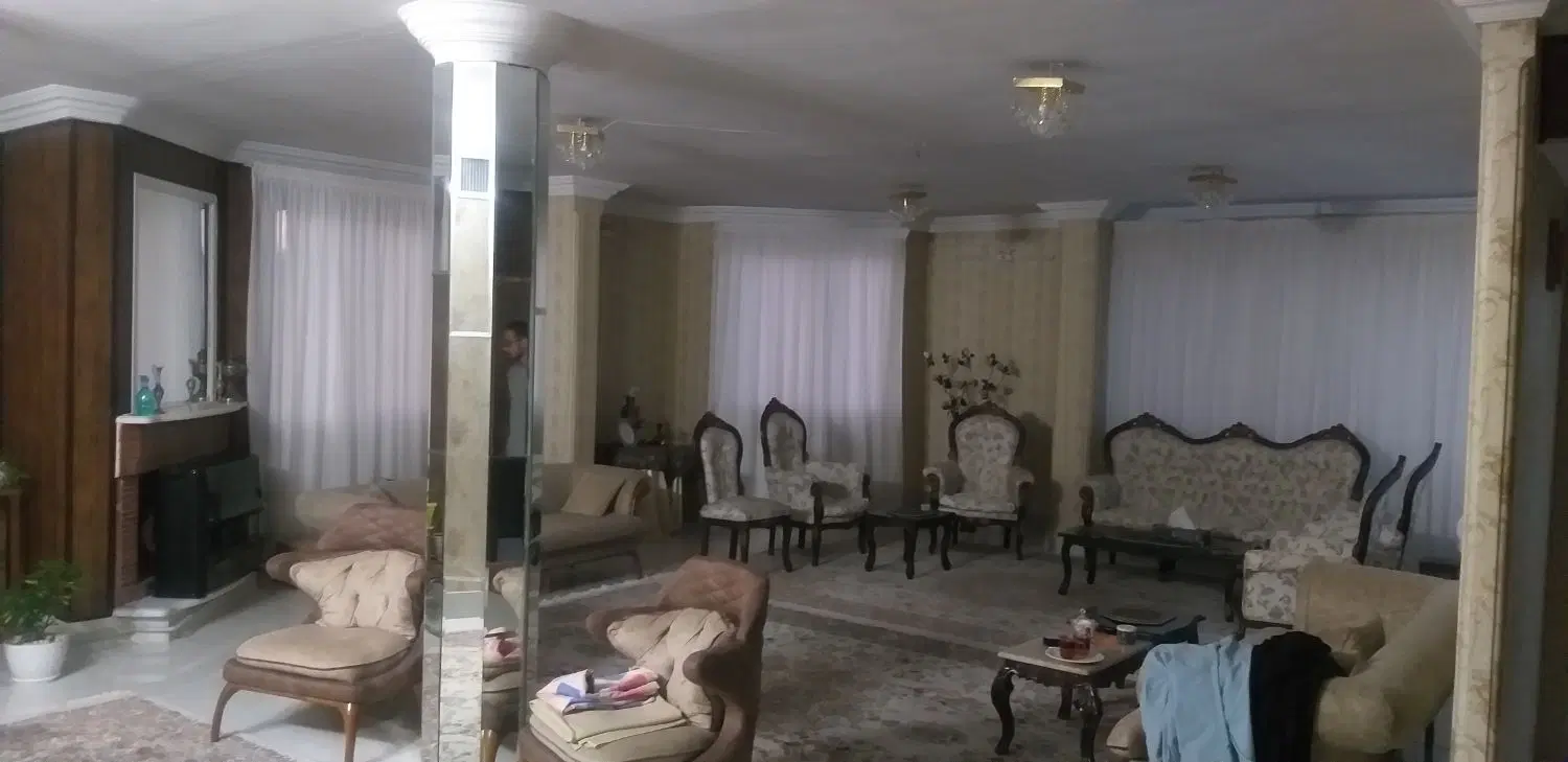 آپارتمان ۱۷۰ متری ۳ خواب پر نور سه نبش
