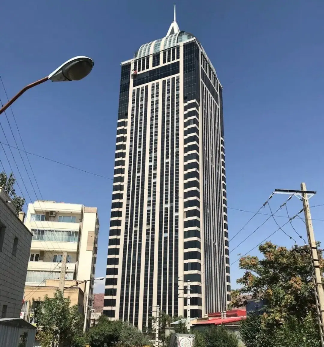 فرصت طلایی _ ۸۰۰ متر بر خیابان اصلی_مناسب نمایشگاه