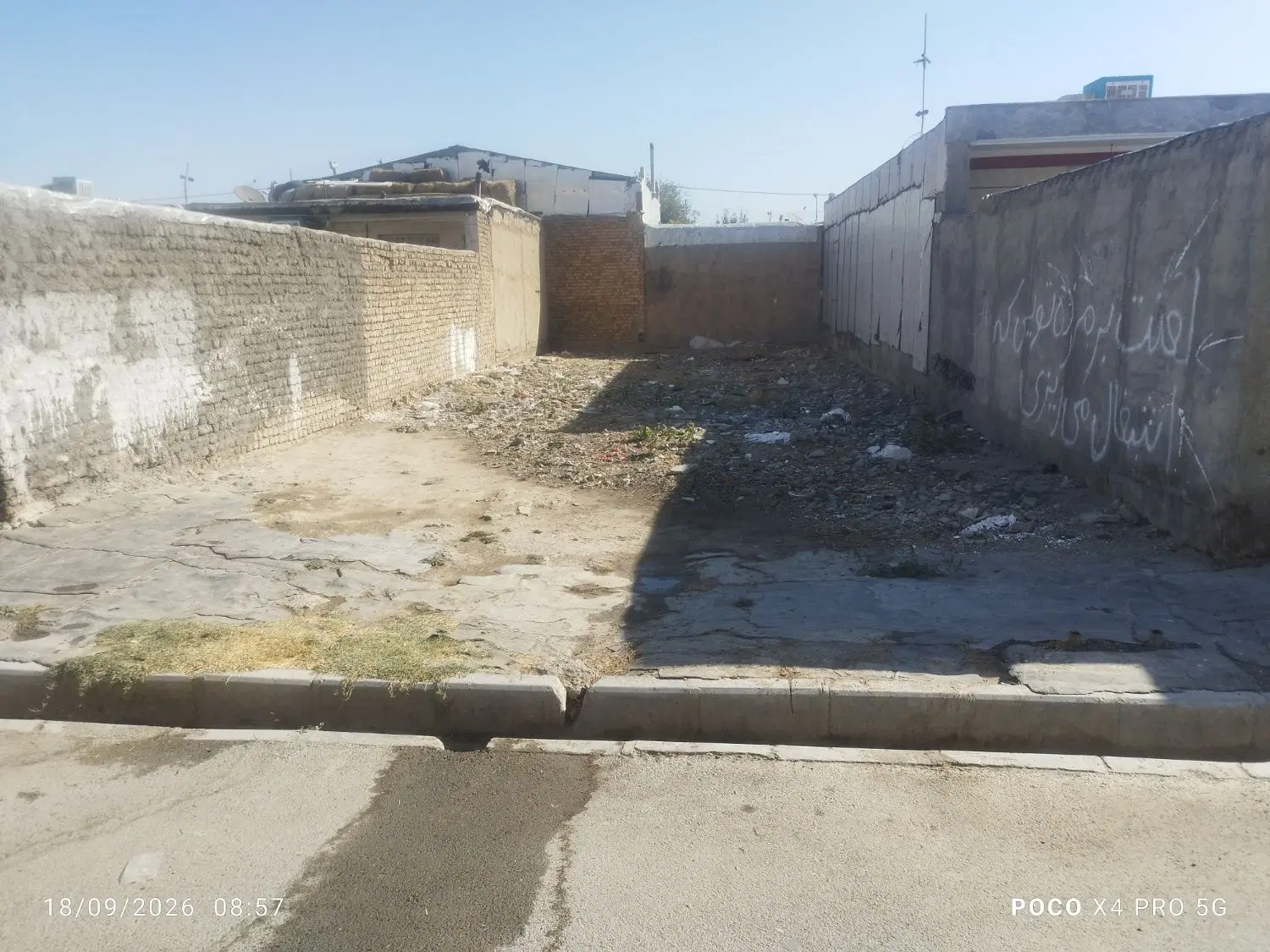 زمین فروشی