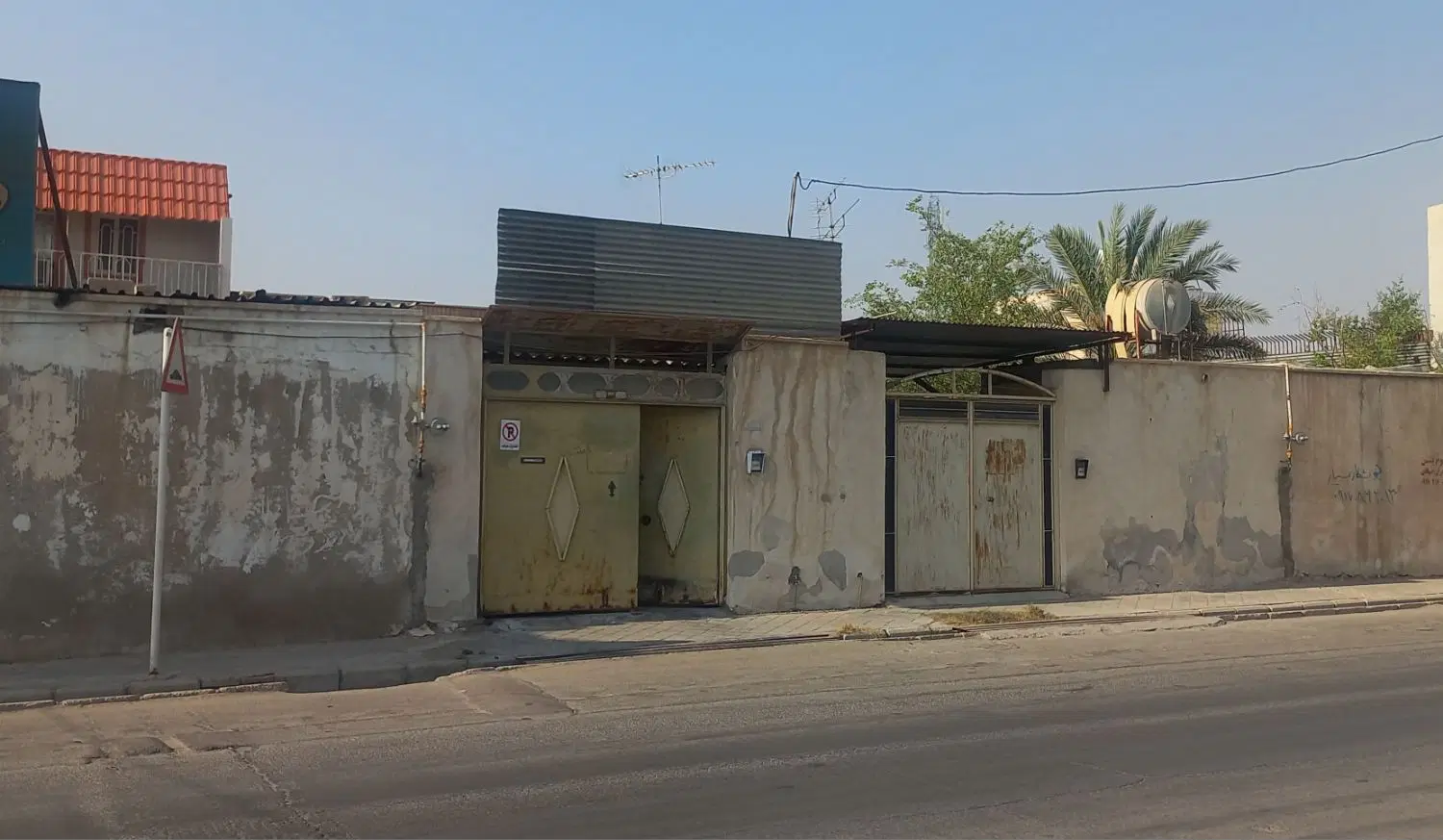 ملک با موقعیت تجاری لب خیابان دانش آموز و مرکز شهر