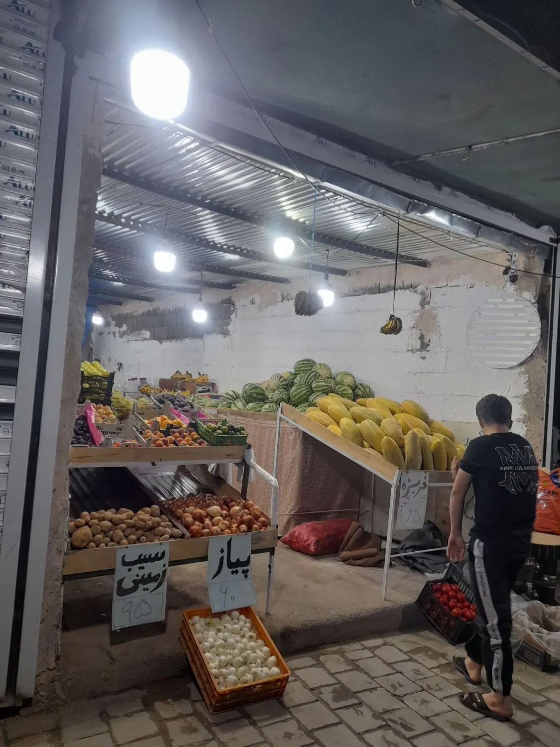 مغازه حاشیه مهرمادر