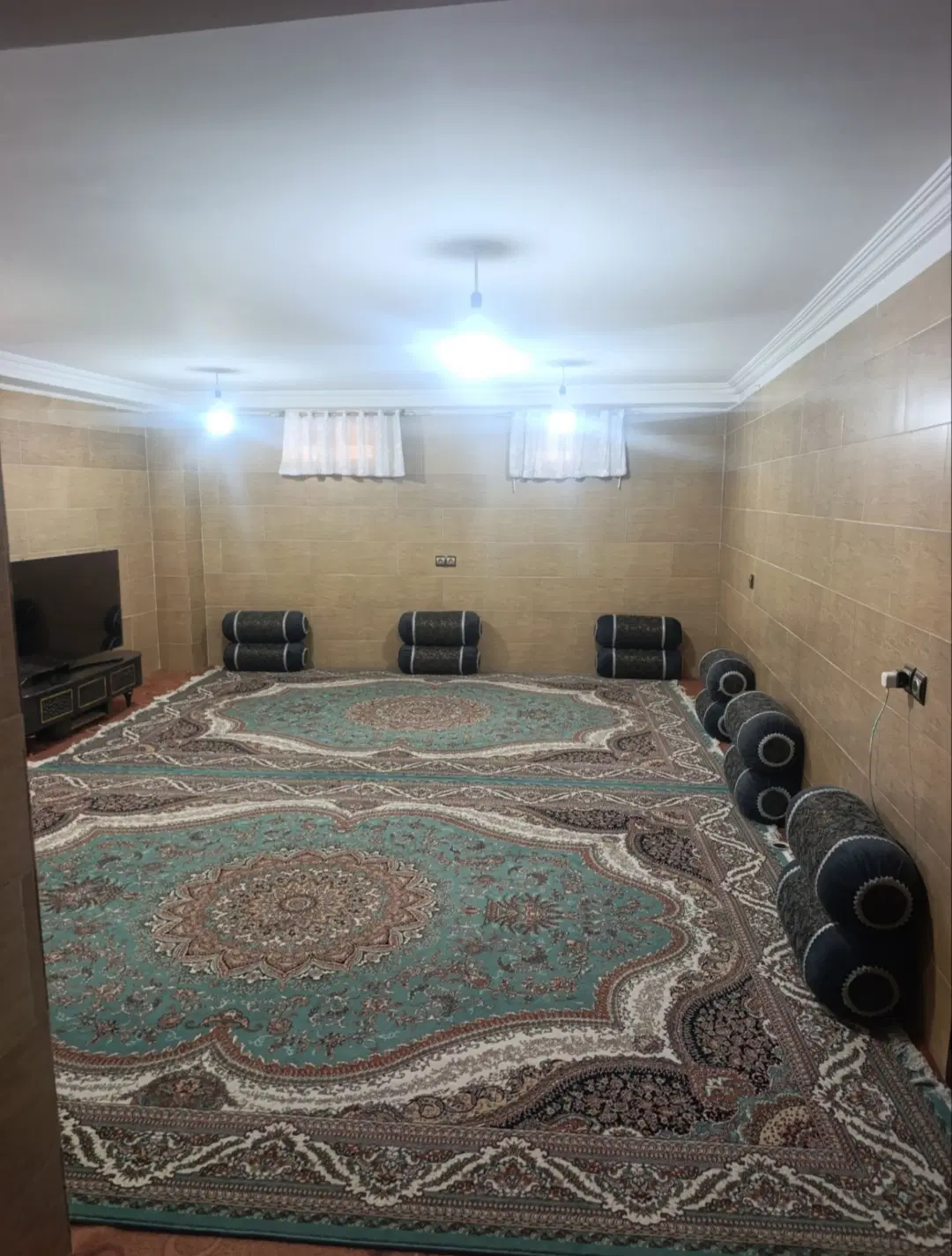 خانه سه طبقه خیابان تختی