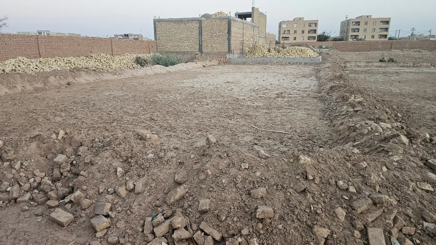زمین انتهای نسترن ۱۷۳