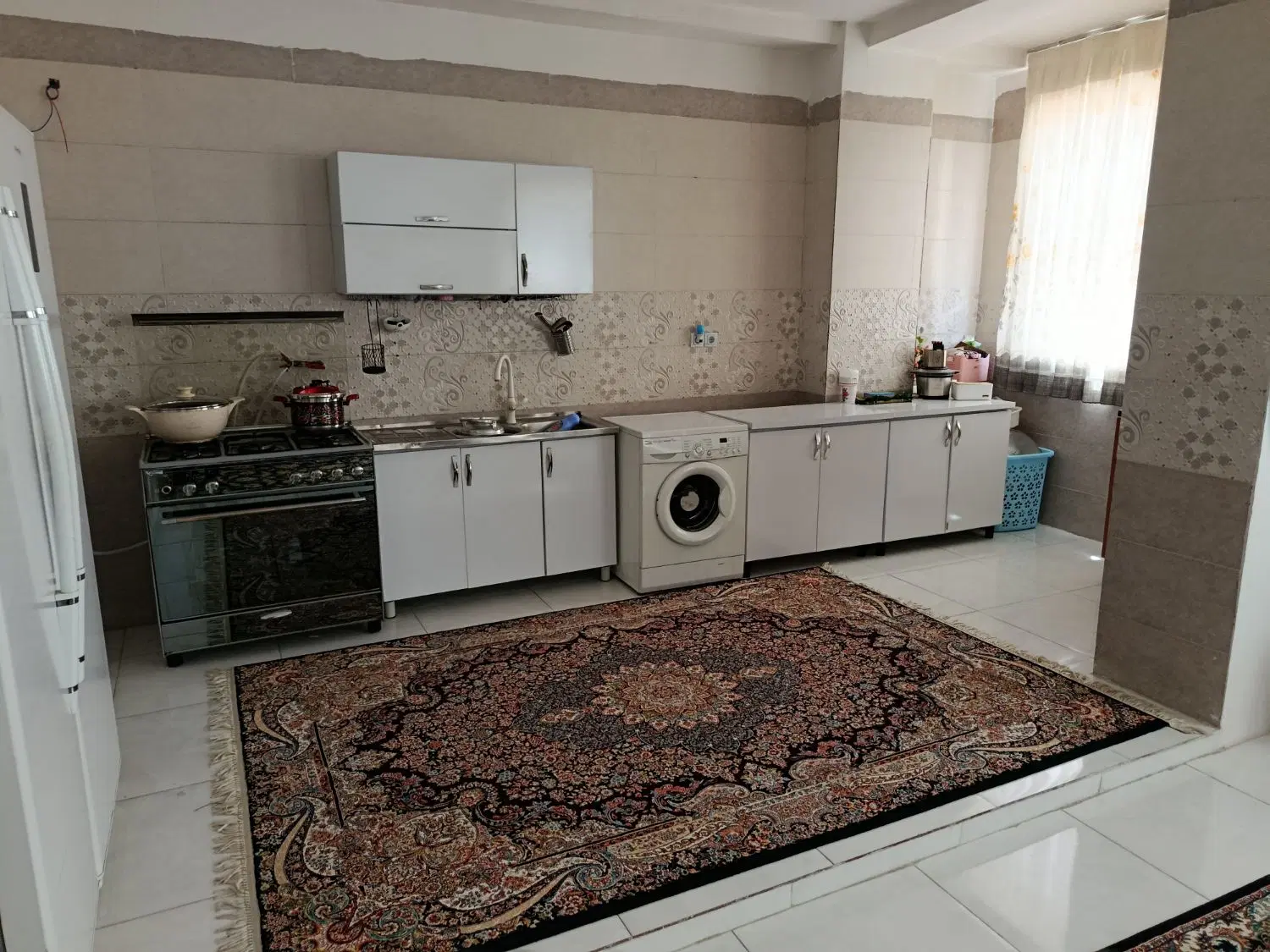 آپارتمان طبقه‌ی دوم تک واحدی
