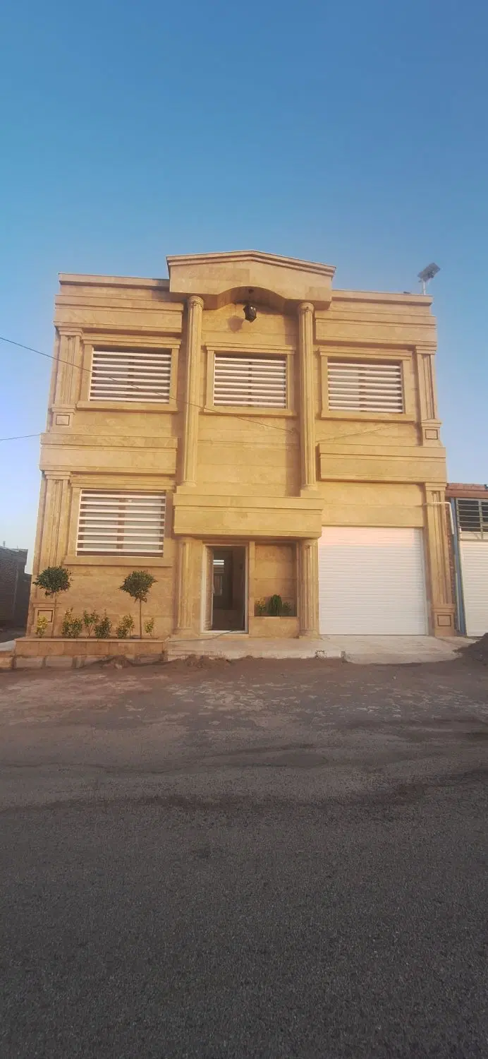 خانه دوطبقه ۳۰۰متر زیربنا خام