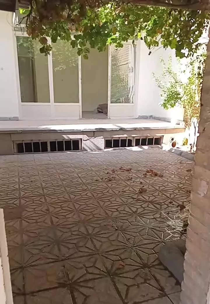 منزل مسکونی حیاط دار و دربست