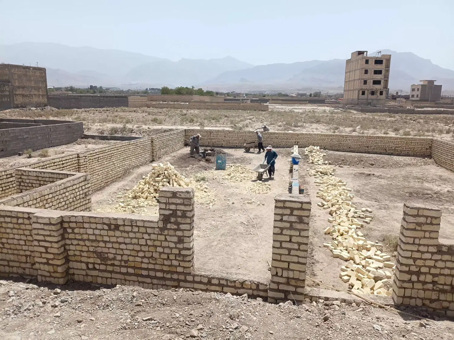 زمین فروشی
