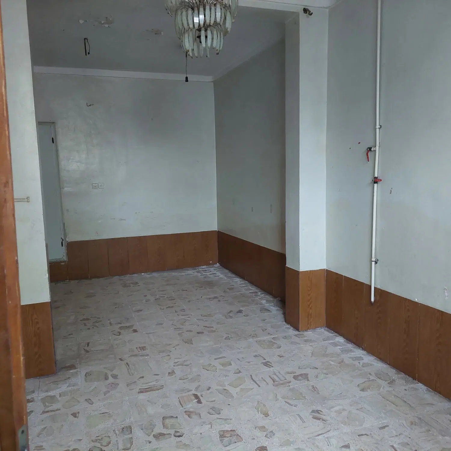 خانه ویلایی درخیابان یاس نبش دی