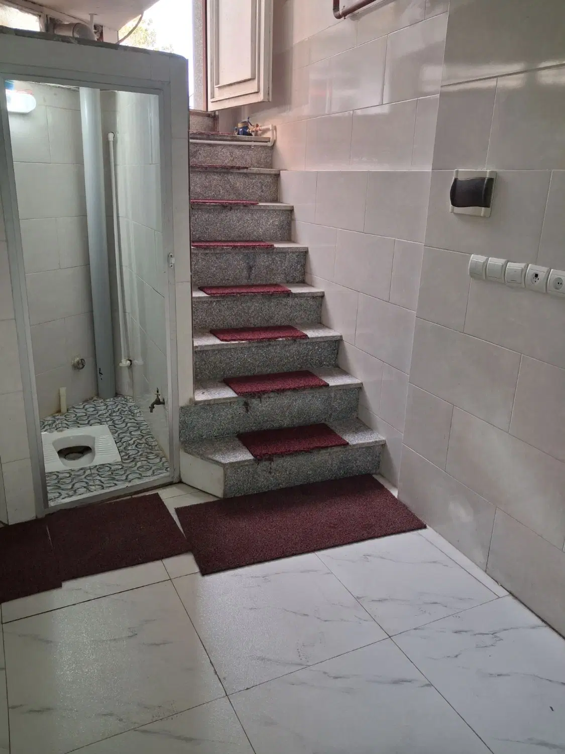 زیرزمین برخیابان عباسی