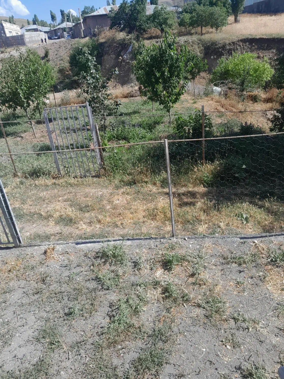 زمین ۳۰۰ متری معاوضه دارم