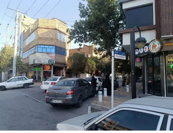 ۸۵متر، دورقاب، طبقه۲، معبر۲۰متری، ۳م پیش‌پرداخت