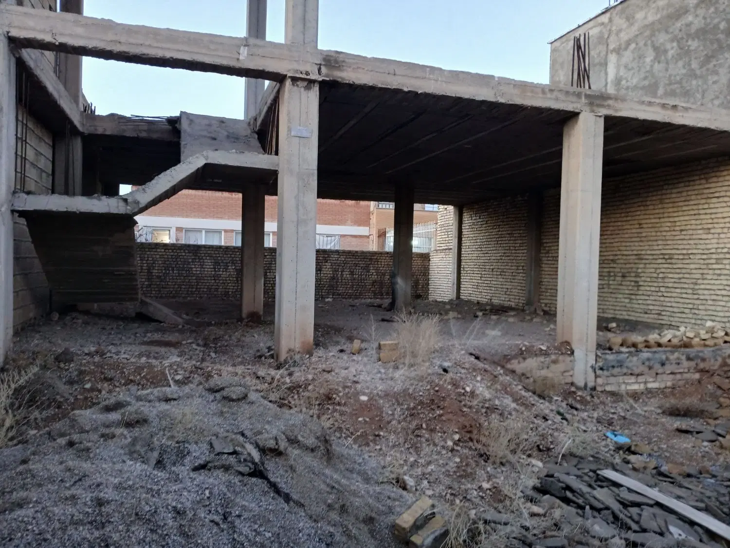 ویلایی نیمه کاره در شهر مجلسی