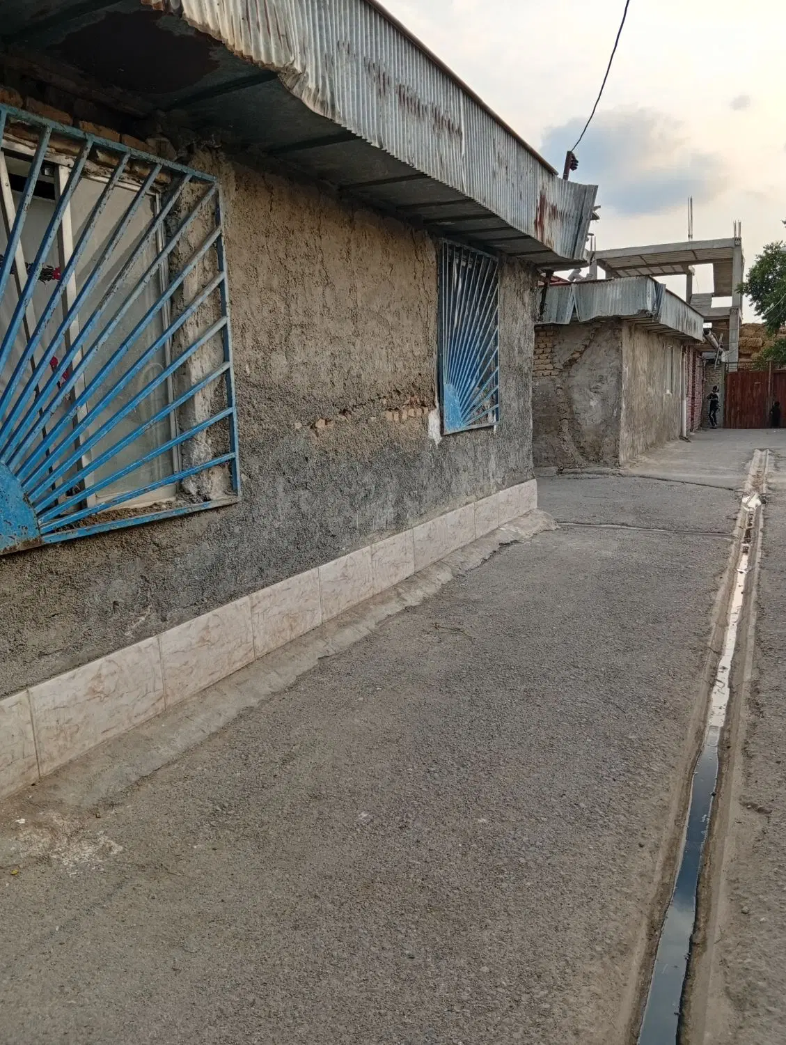 حیاط دربست