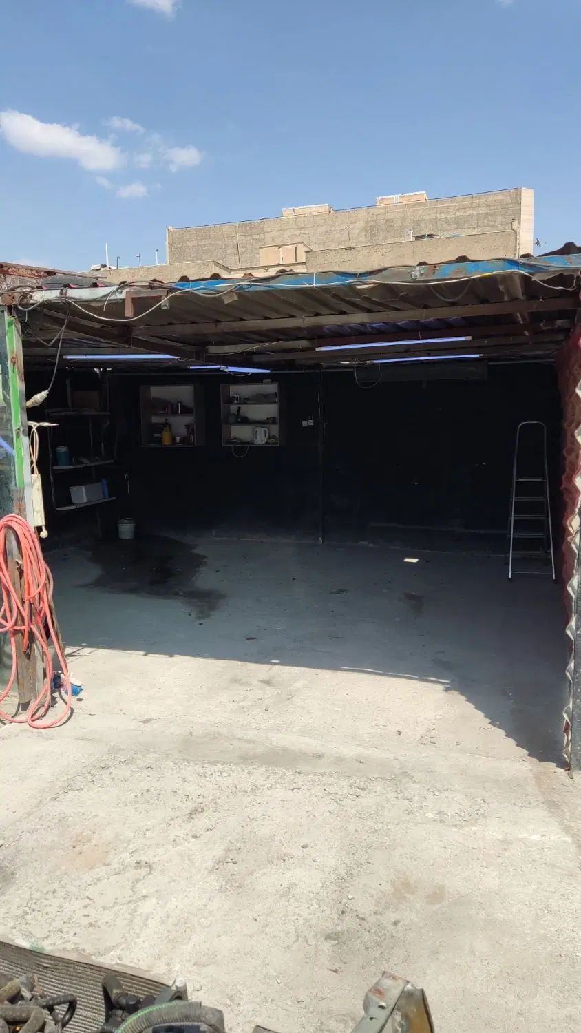 یک باب مغازه تجاری