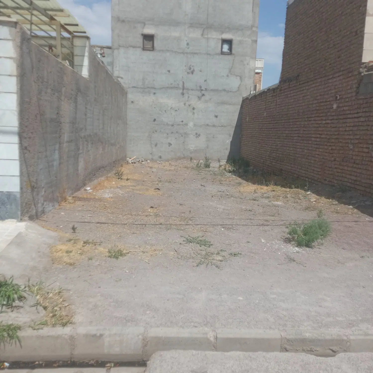 زمین فروشی
