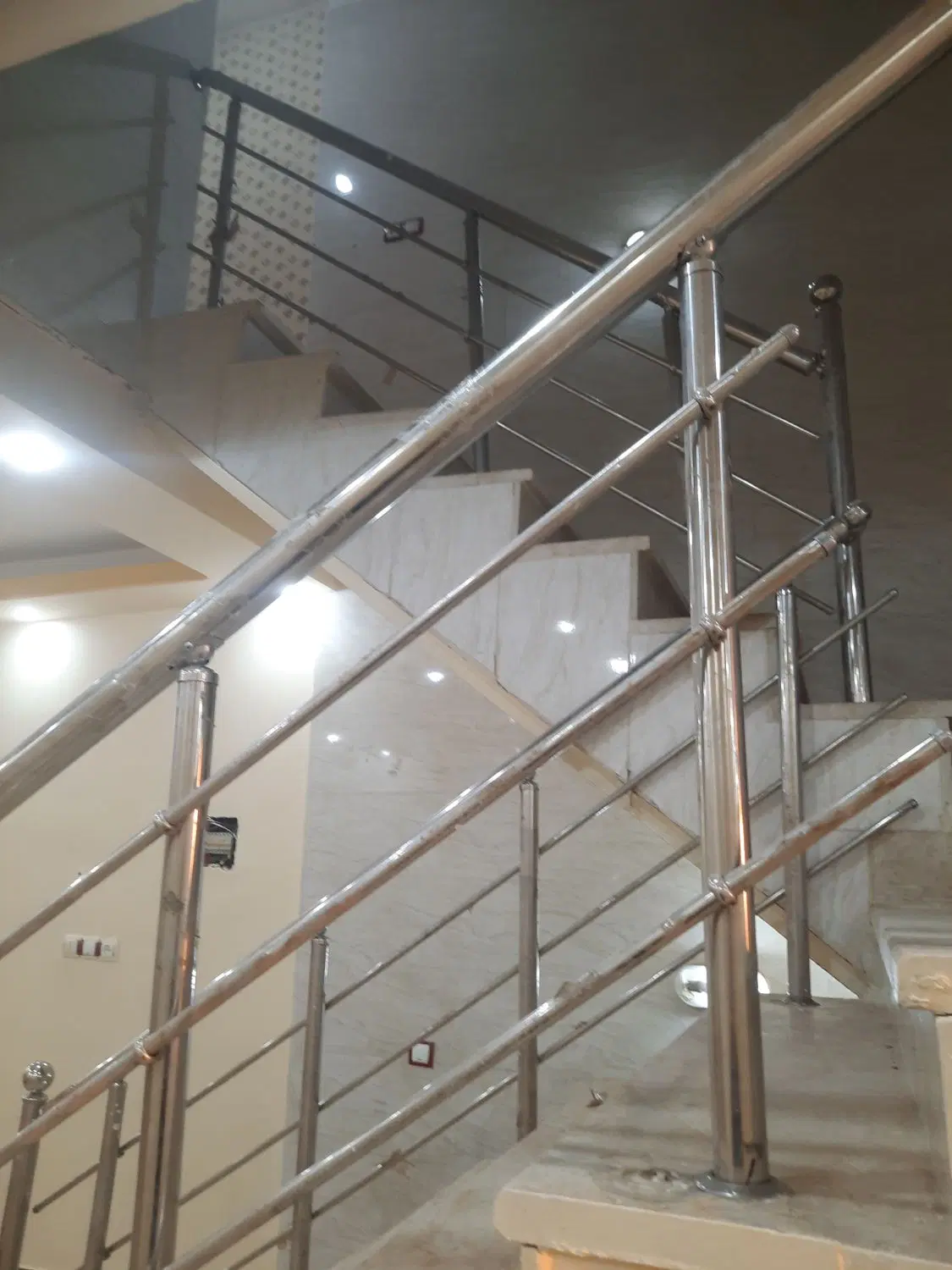 این خانه با یک سالن مجزا رهن داده می شود