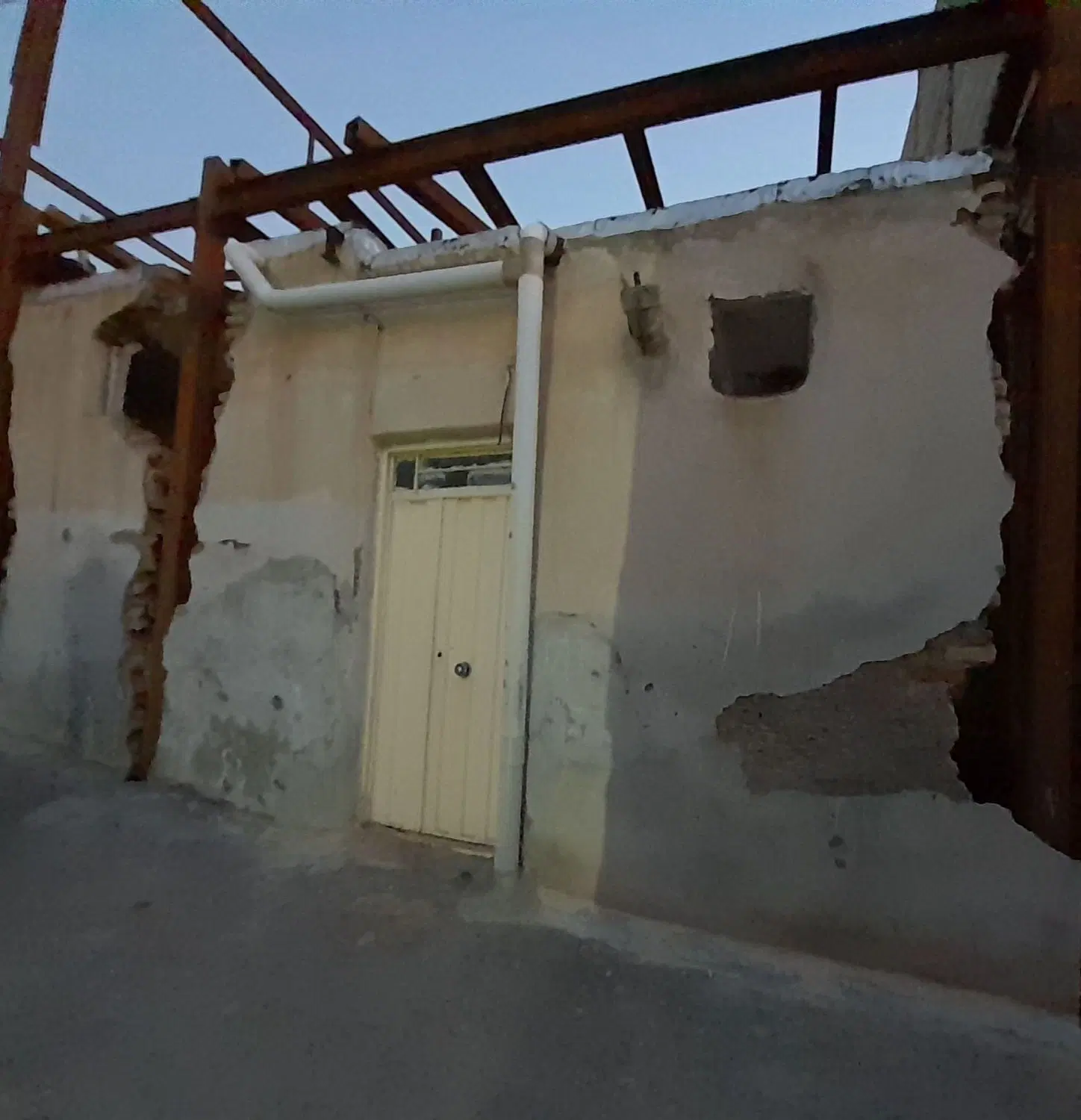 خانه در خیابان ۴۵ متری آل هاشم