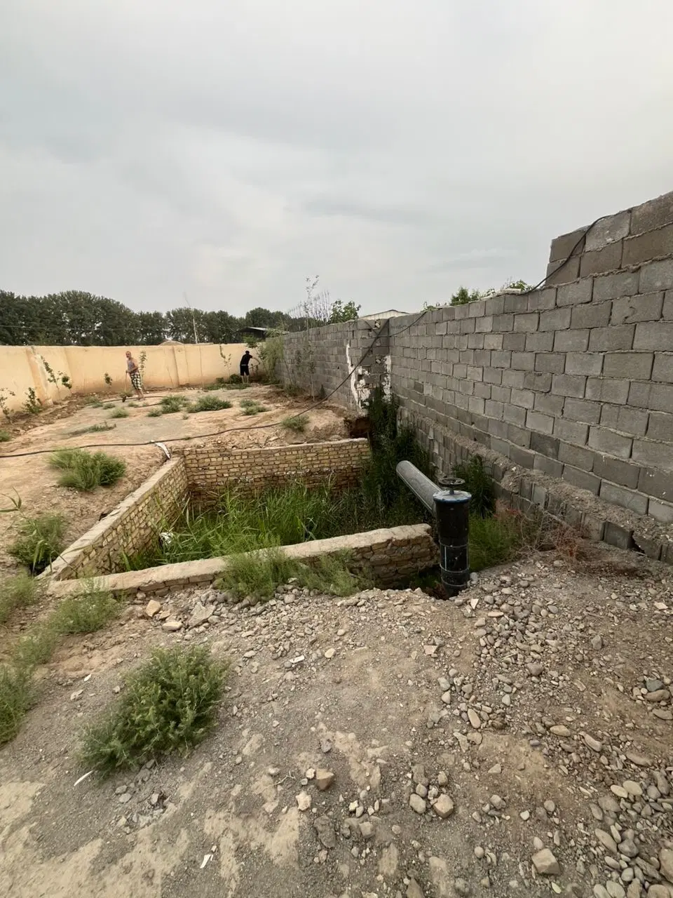 باغچه ۲۷۰ متری چهاردیواری مرتب (با اب و برق )