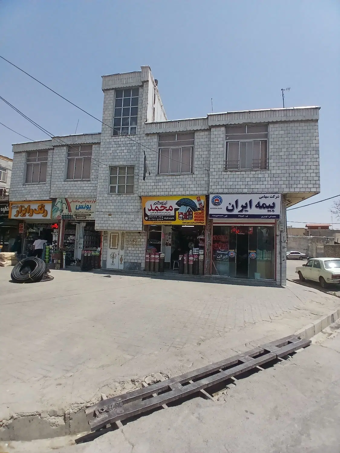فروش ۴باب مغازه تجاری با ۱۵۰متر مسکونی بر اصلی