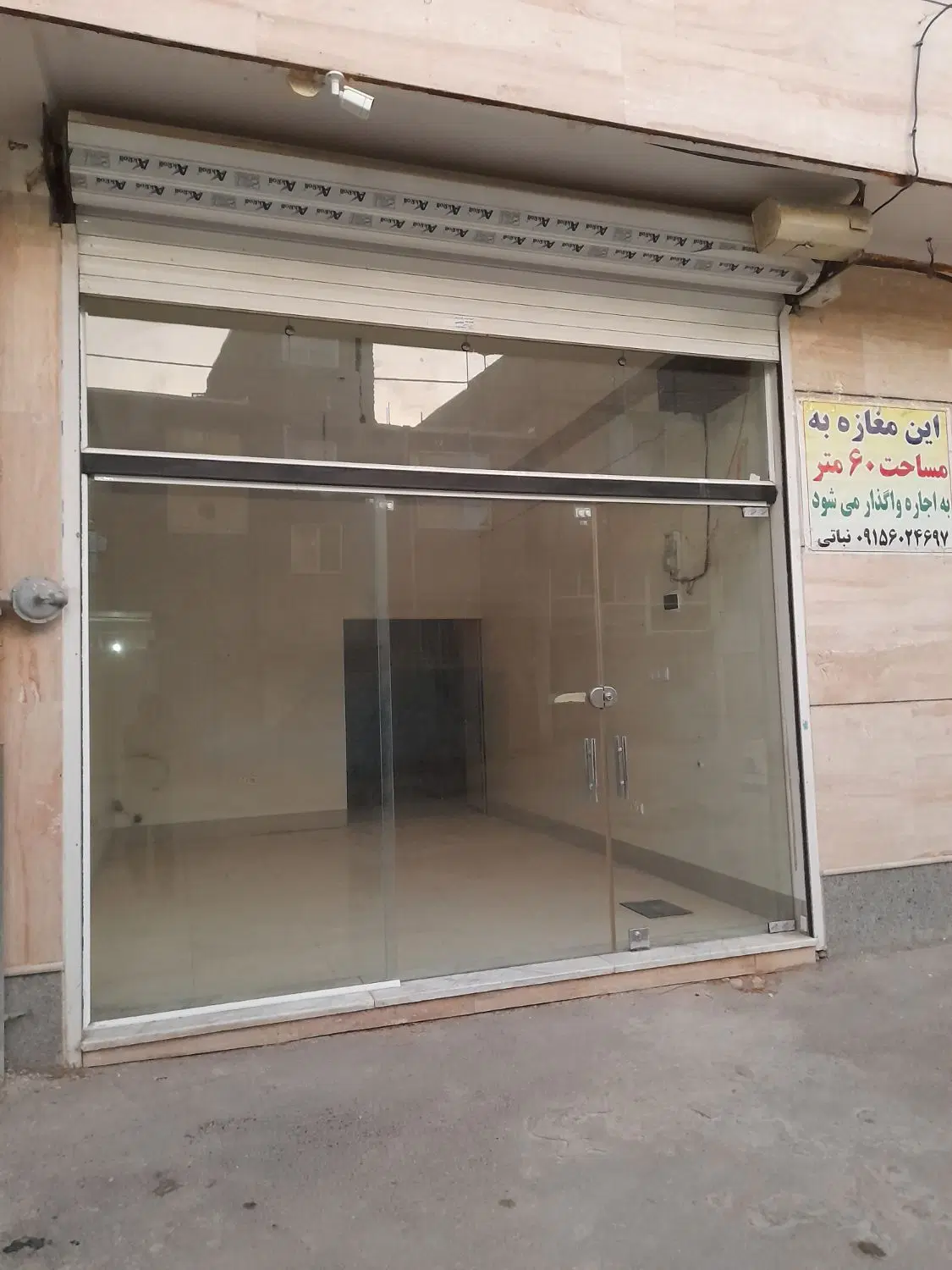 اجاره مغازه ۷۶ متر همراه با انبار