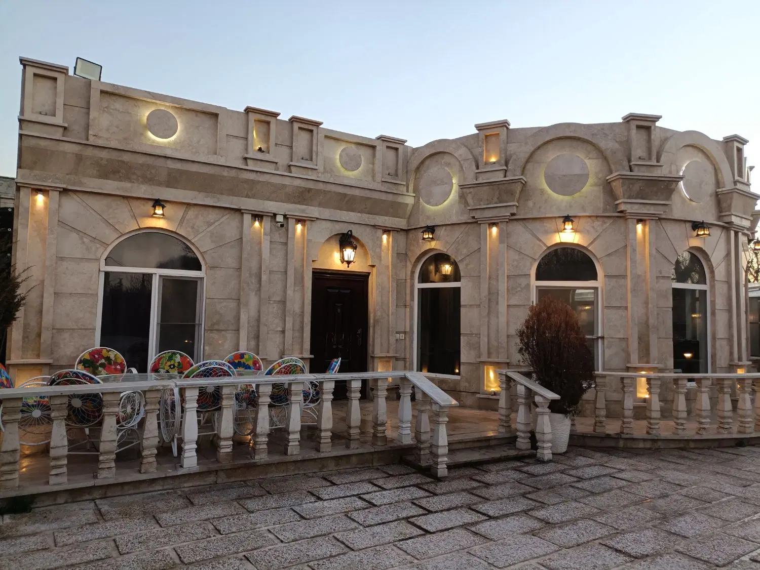 باغ عمارت لاکچری