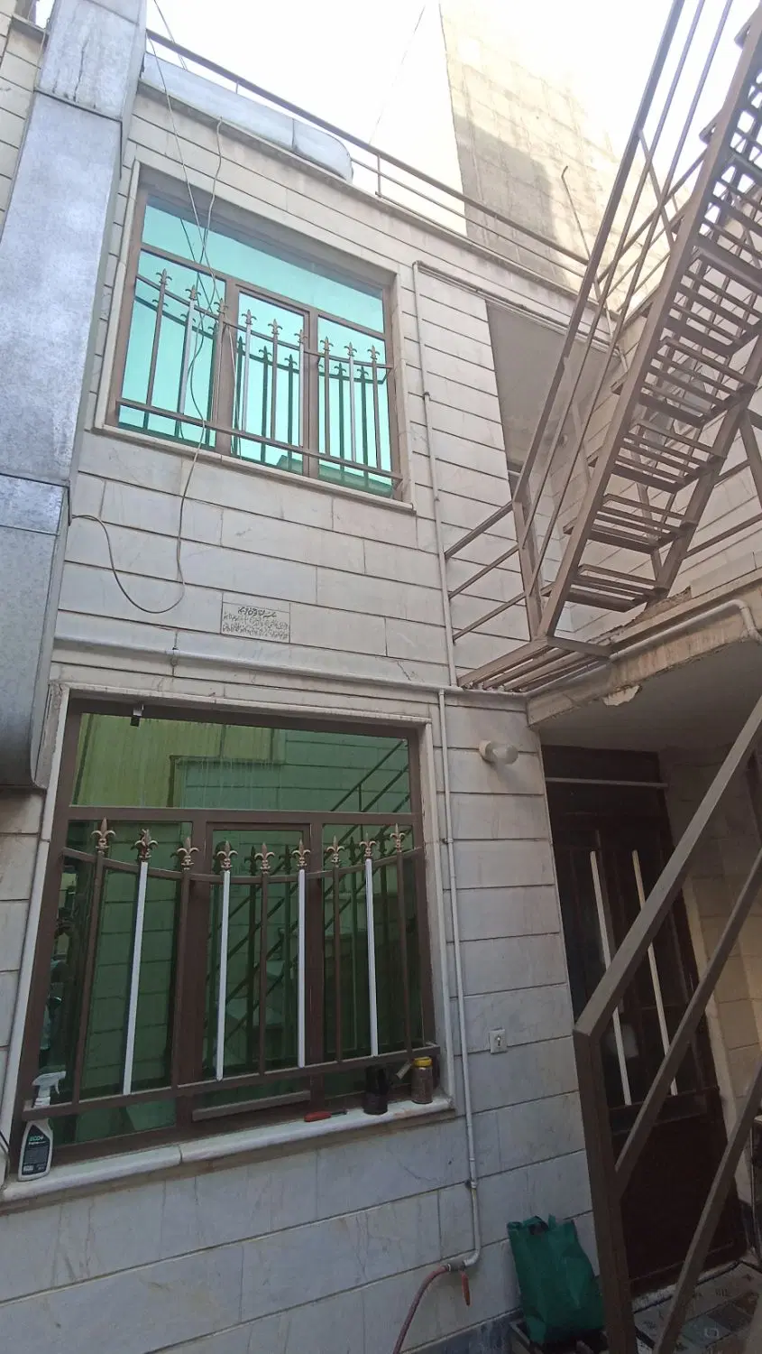 خانه حیاط دار دو طبقه ۵۰ متری
