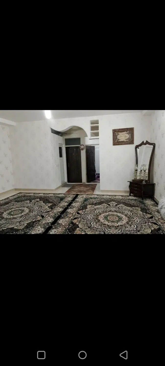 یک واحد آپارتمان همکف  ۸۴متری  بدون پایان کار