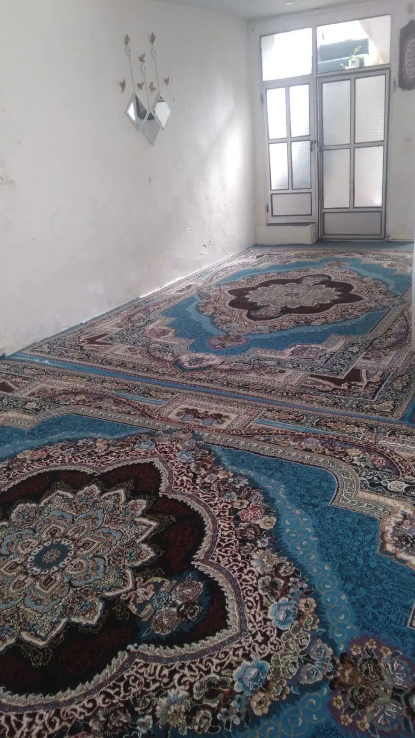 خانه واقع در میدان مرکزی مشتاق ششم