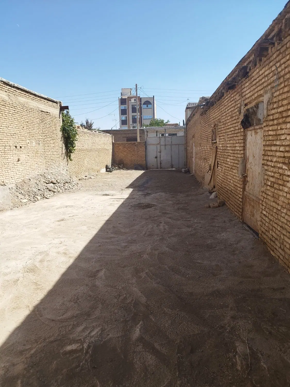 زمین محصور ۱۵۰ متری شهرکیان اجاره داده میشود