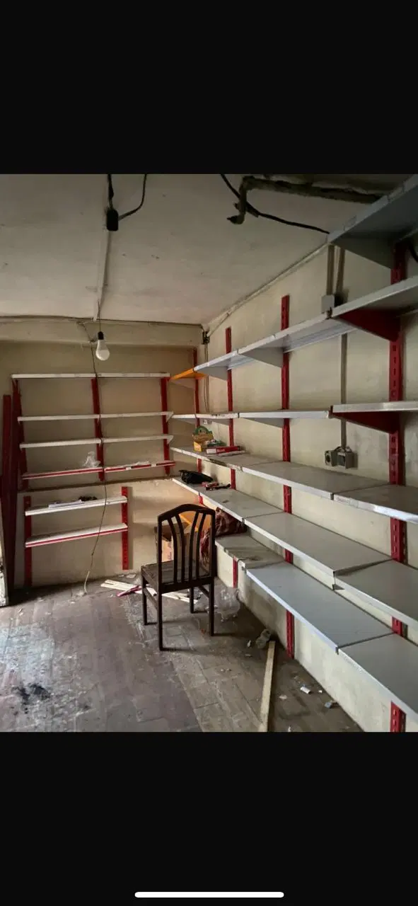 مغازه ۱۸ متری قفسه بندی شده