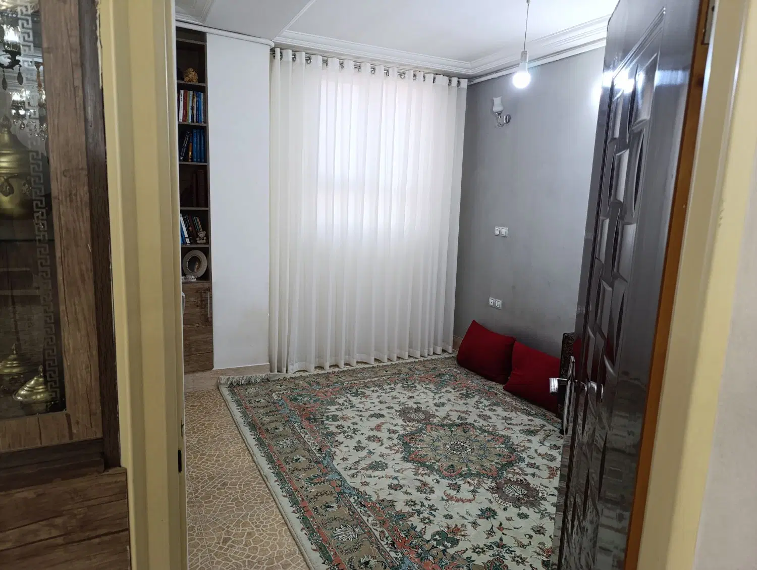 واحد 95 متری روبروی فرمانداری