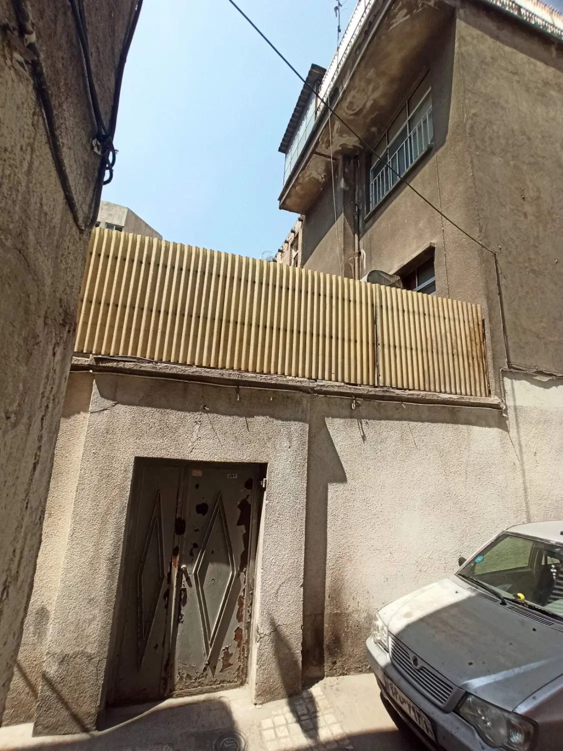۸۰ متر سه طبقه دو نبش (مناسب سرمایه گذاری)