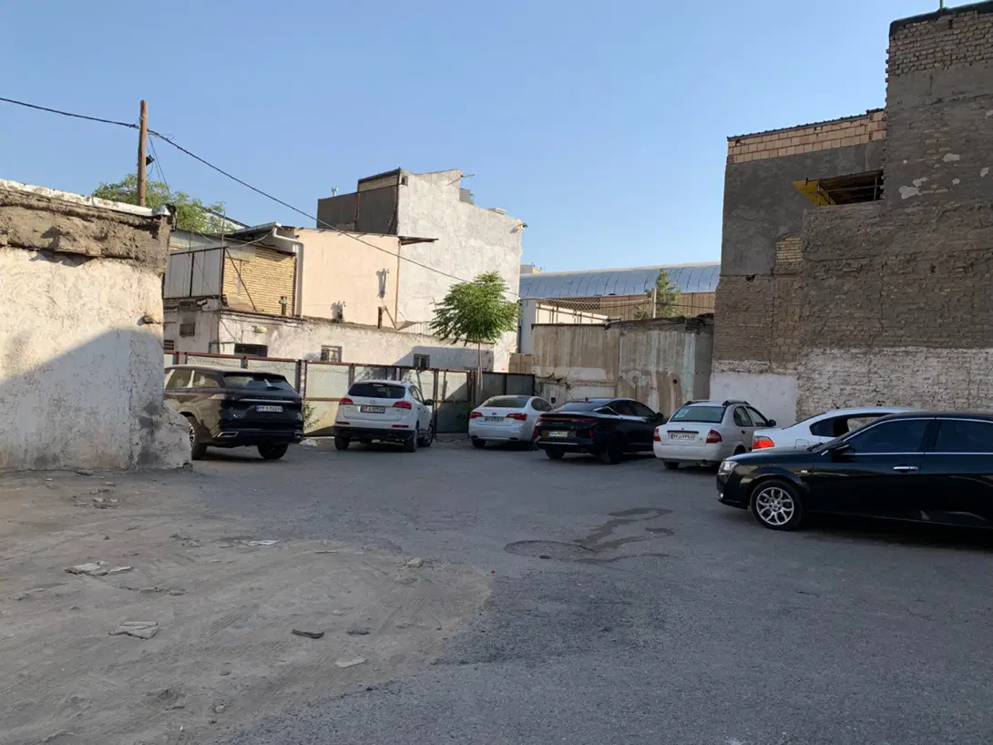 عیدگاه۱۸قطعه اول حاشیه زمین۲۲۰متربا۵سقف پروانه ملک