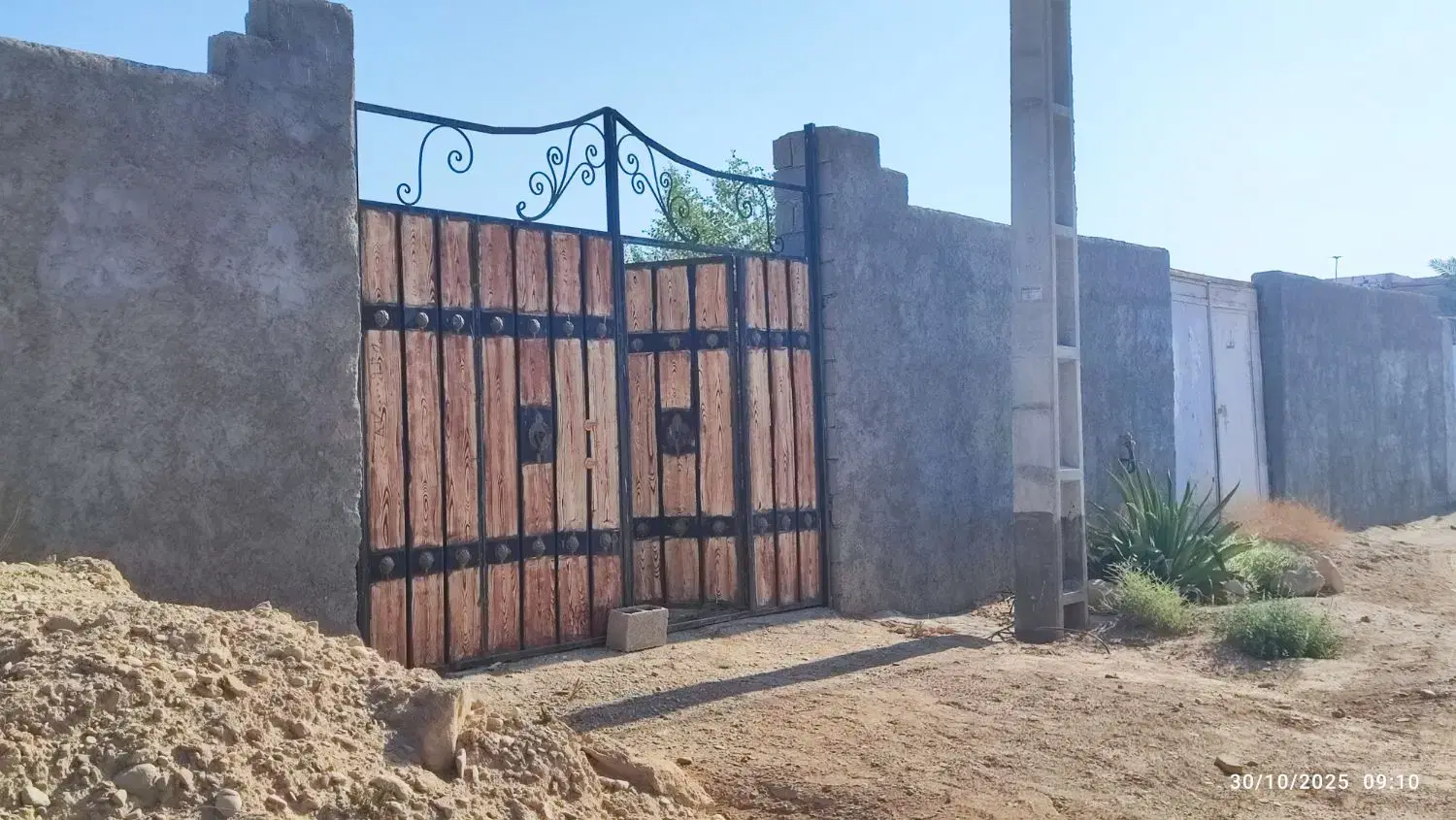 خانه باغ به فروش می رسد(منزل مسکونی)