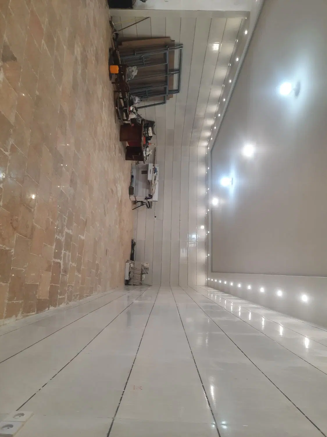 سلام  مغازه اجاره ۲۴۰متر  آب برق گاز
