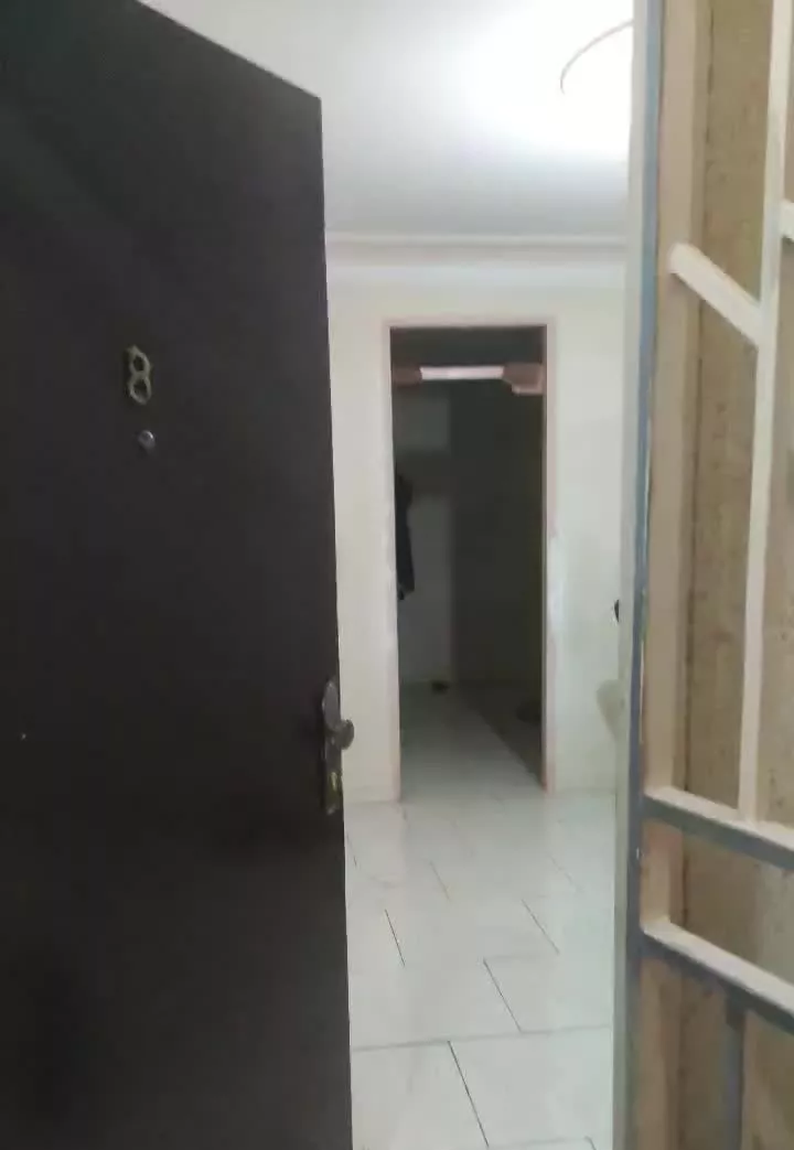 ۵۵ متر ، کف سرامیک ، مالک همکاری میکنه واسه نقاشی