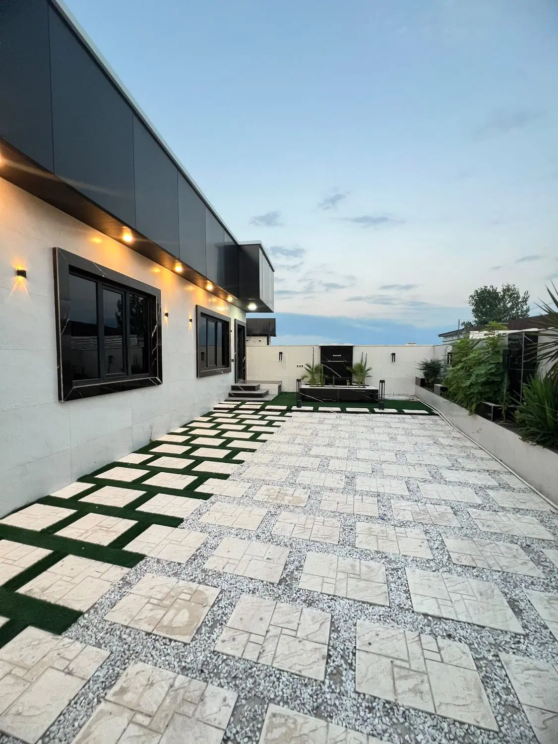 ویلا شهری ساحلی ۲۵۰ متری نما مدرن