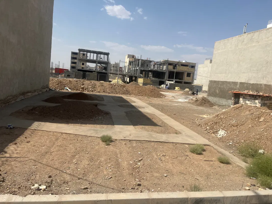 زمین ۲۷۰متری هشت بهشت