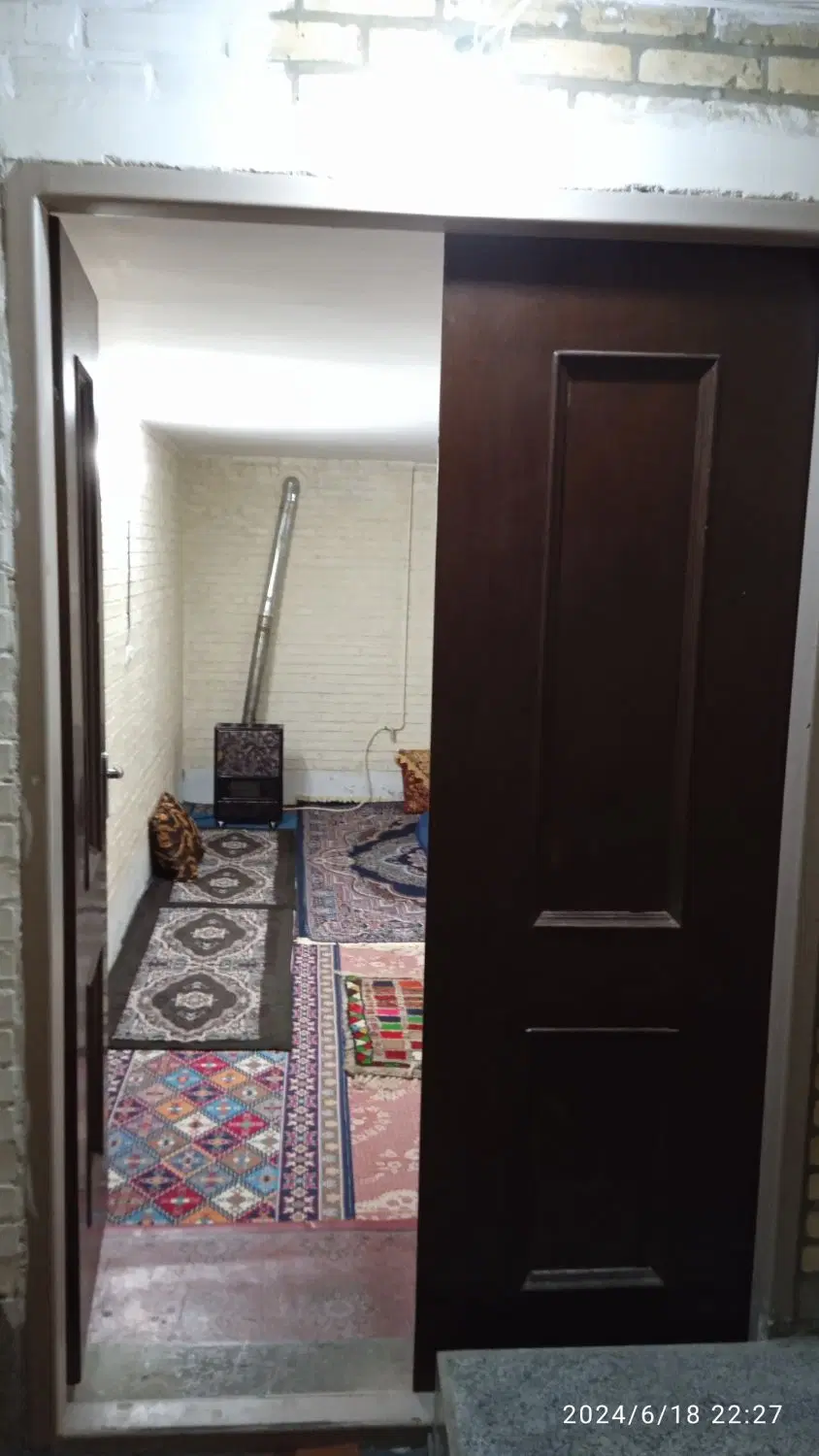 منزل مسکونی۱خوابه درب حیاط مشترک زیر همکف