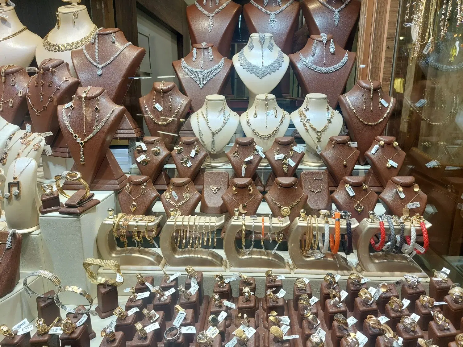 مغازه مجتمع کوثر چهارباغ بالا